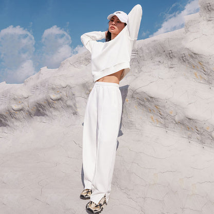Women's sporty jogger set with wide pants and oversized sweatshirt Chic and Style