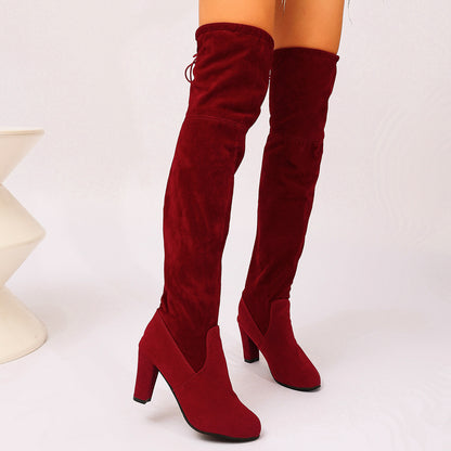Bottes overknee pour femmes avec un design moderne et un élégant talon bloc Chic und Stil