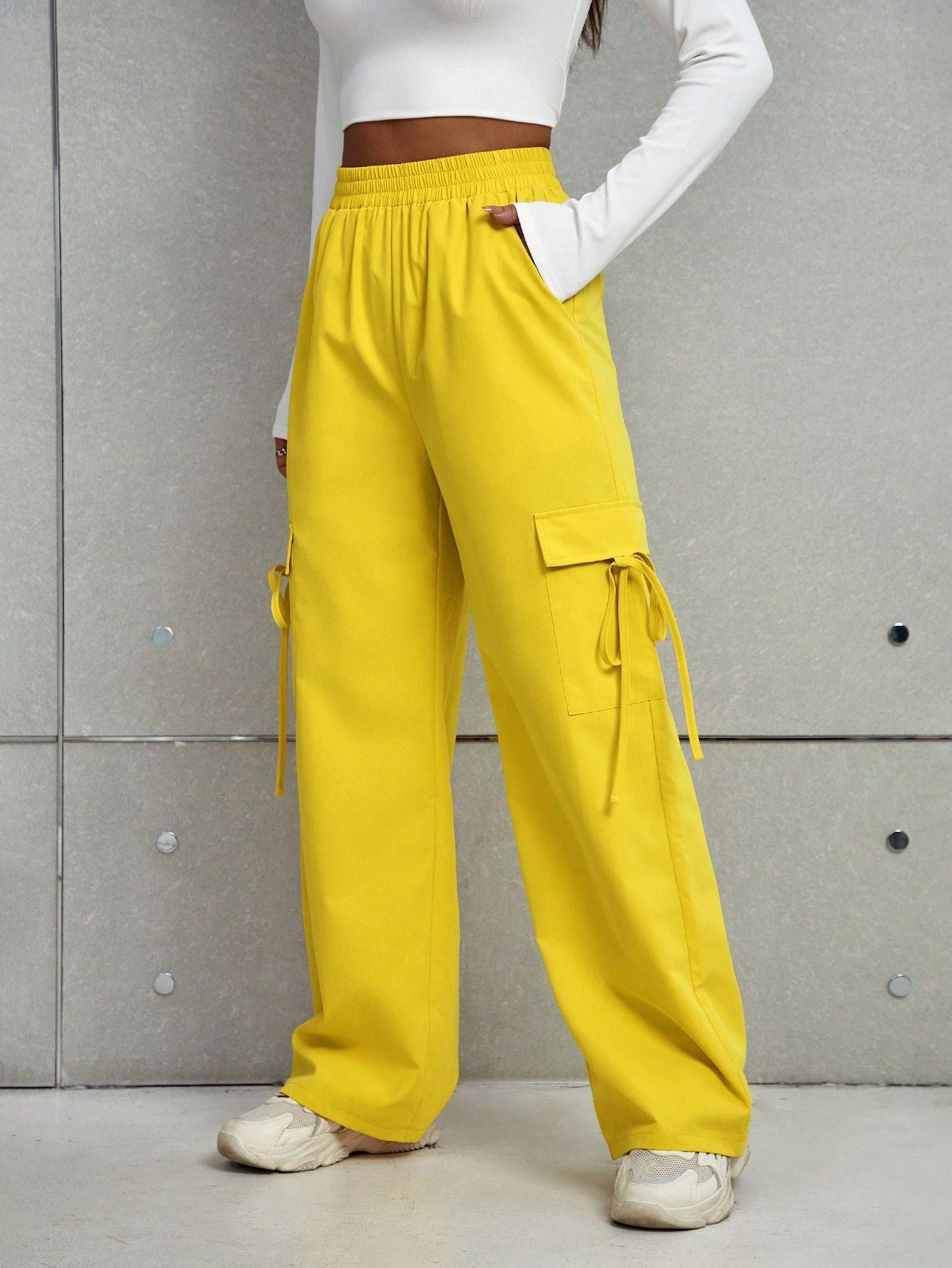 Pantalon cargo pour dames avec poches latérales et taille élastique Chic und Stil