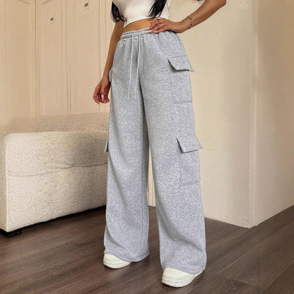 Wide cargo pants for women with side pockets and elastic waistband Chic und Stil