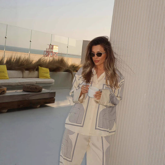 Women's set consisting of a casual shirt and wide pants with a geometric design Chic und Stil