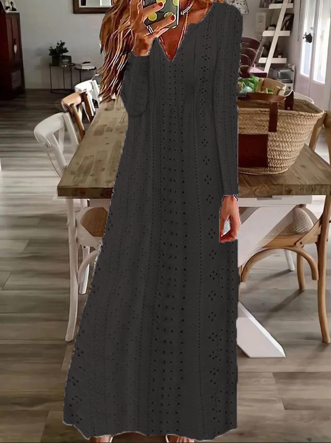 Robe maxi pour dames avec un motif en dentelle délicate et décolleté en V Chic und Stil