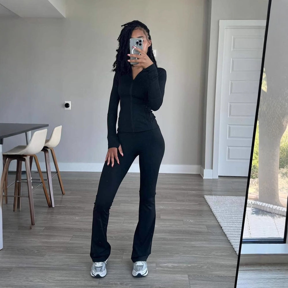 Women's athletic set with zip-up long sleeve top and flared pants Chic und Stil