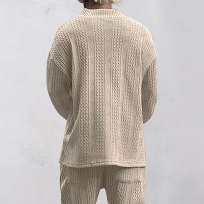 Chunky knit pullover for men with V-neck and relaxed fit Chic and Style