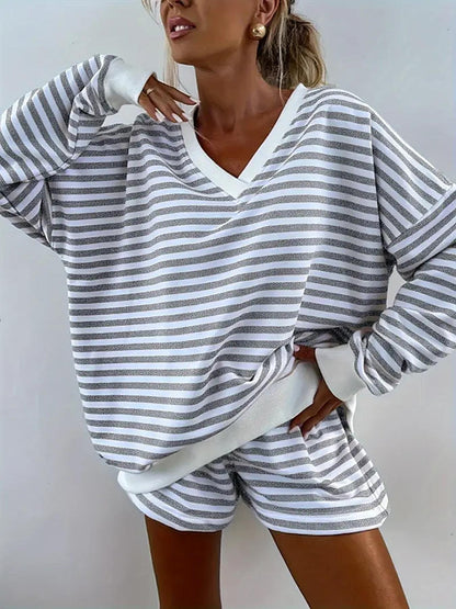 Dames Haut de sport à rayures avec shorts courts Chic und Stil
