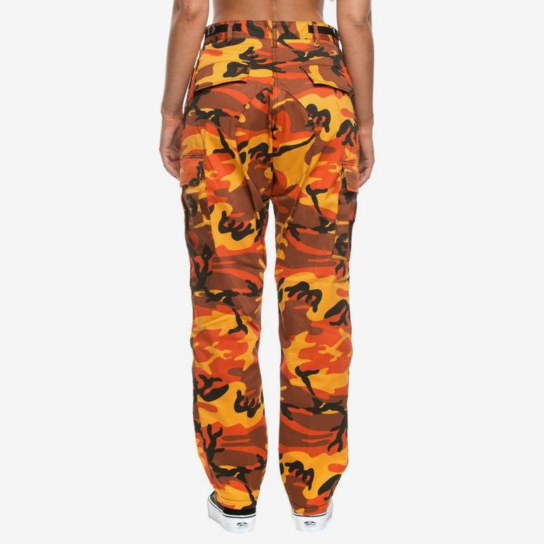 Men's cargo pants with modern camouflage design Chic und Stil