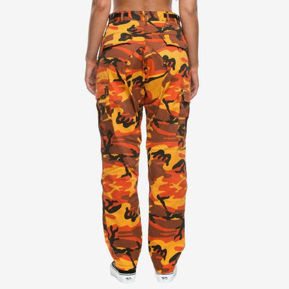 Men's cargo pants with modern camouflage design Chic und Stil