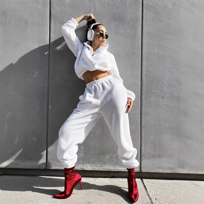 Dames ensemble de jogging en polaire douillet avec col montant et cordon de serrage Chic und Stil