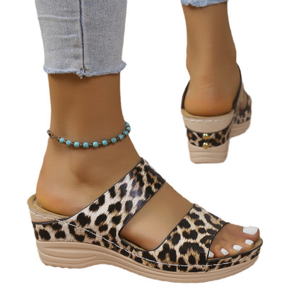 Sandales à talons compensés élégants pour femmes avec motif léopard Chic und Stil