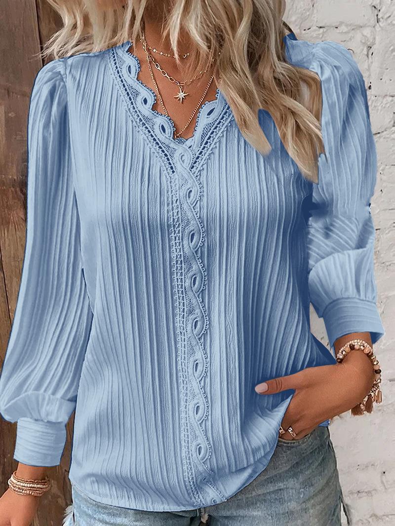 Chemisier femme avec un design plissé raffiné et des accents en dentelle élégants Chic und Stil