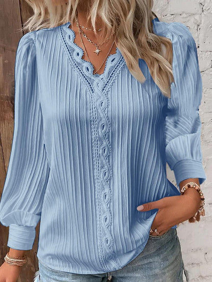 Chemisier femme avec un design plissé raffiné et des accents en dentelle élégants Chic und Stil