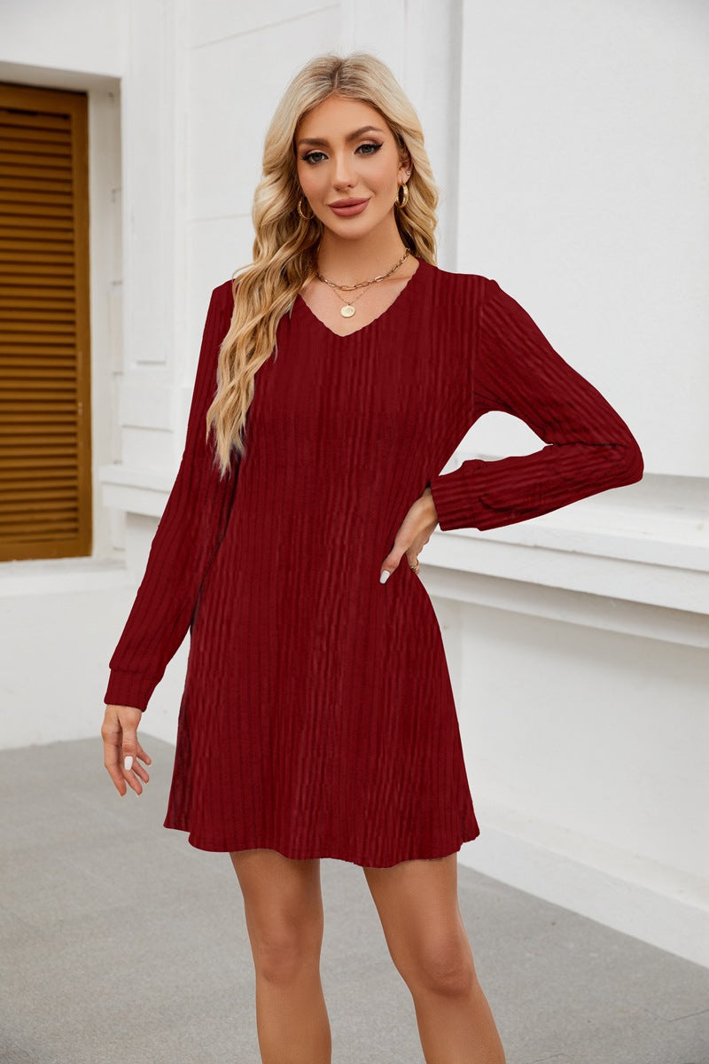Robe tricot ajustée pour dames avec décolleté en V et finition côtelée fine Chic und Stil