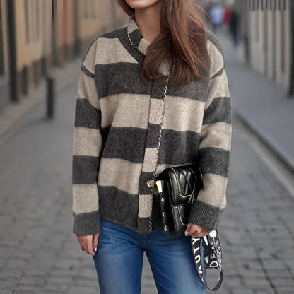 Pull-over en tricot décontracté pour femmes avec motif à rayures moderne et écharpe décorative Chic und Stil