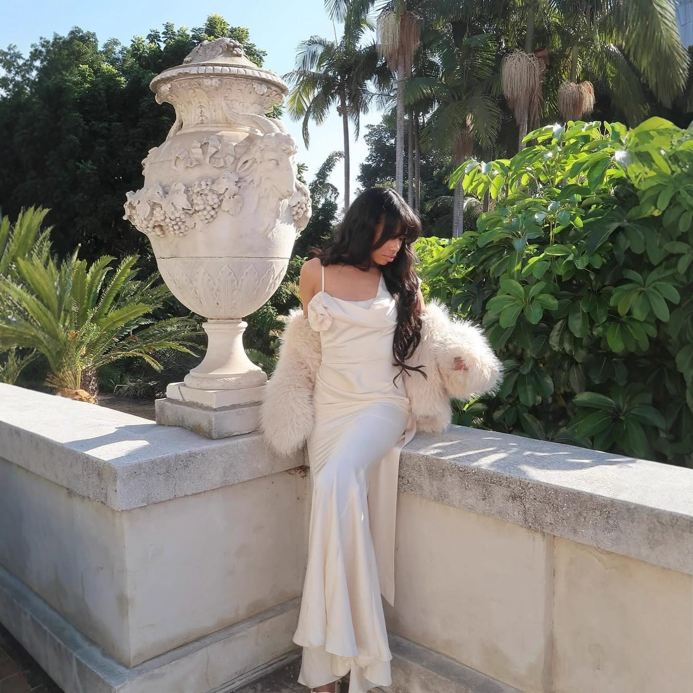 Robe maxi femme avec coupe asymétrique et détail de volants élégant Chic und Stil