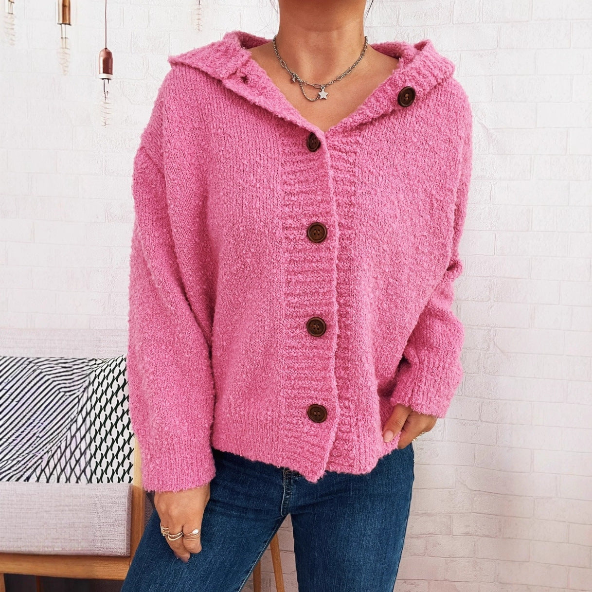 Dames cardigan en tricot douillet avec capuche et détails en bouton Chic und Stil