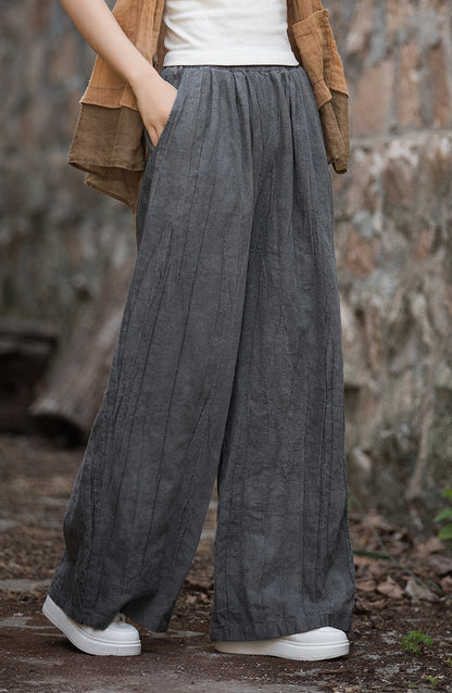 Loose linen pants for ladies with an elegant texture Chic und Stil