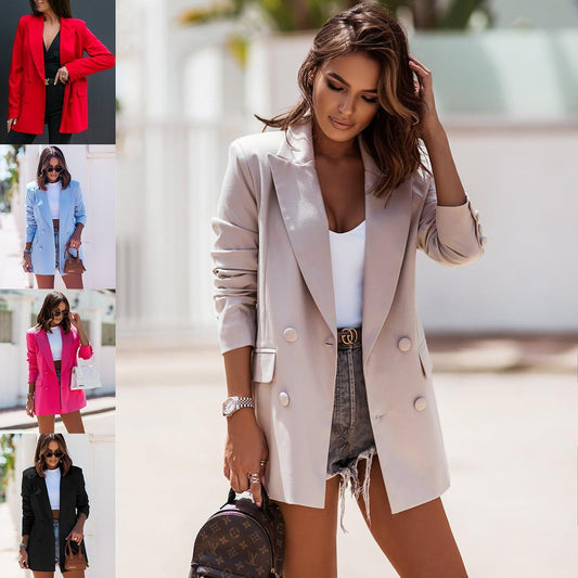 Blazer féminin à la mode avec double rangée de boutons et coupe raffinée Chic und Stil