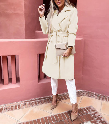 Women Elegant Trench Coat with a fitted cut and practical pockets Chic and Style