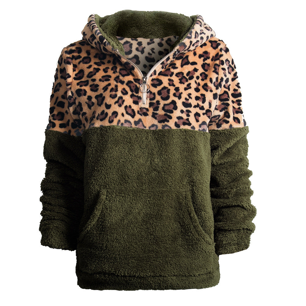 Pull à capuche confortable pour femmes avec un motif léopard excitant et poche kangourou Chic und Stil