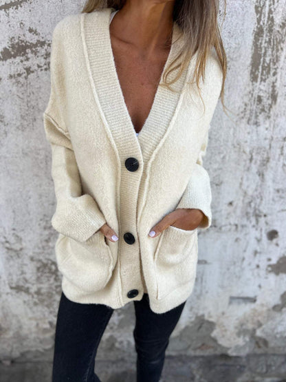 Dames Cardigan en tricot doux avec décolleté en V profond et grandes poches Chic und Stil