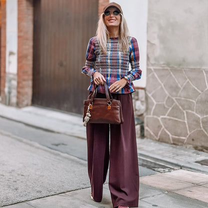 High-waisted carrot pants for ladies with elegant pleats Chic and Style