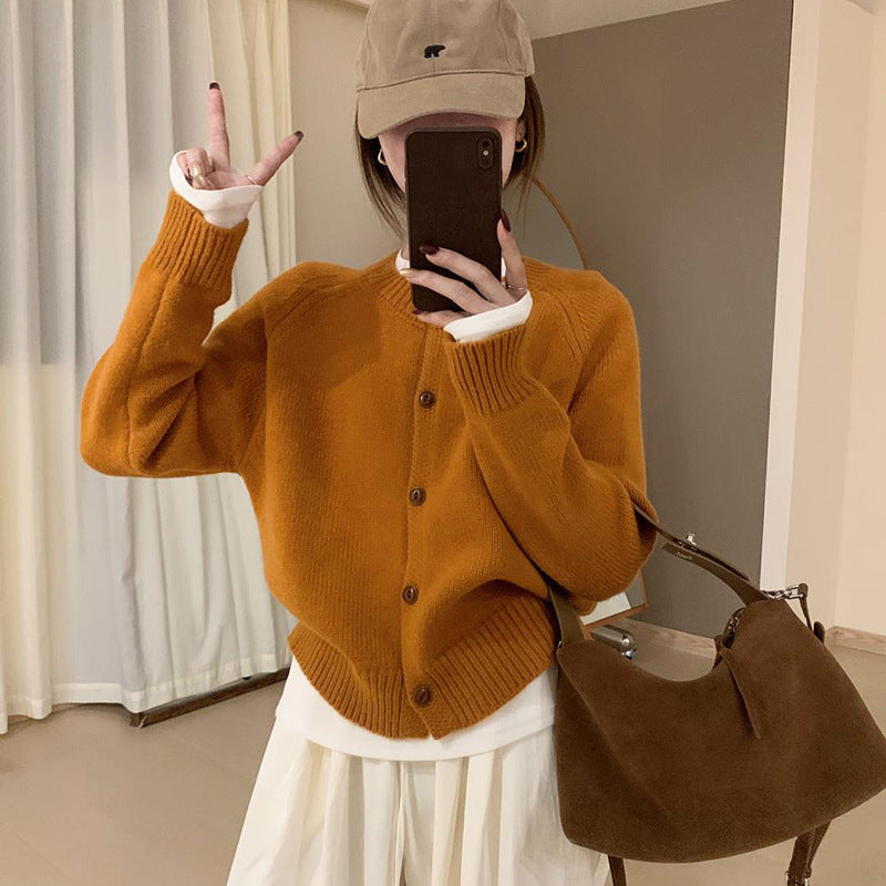 Pull en tricot confortable pour femmes avec détails de boutons et épaules tombantes Chic und Stil