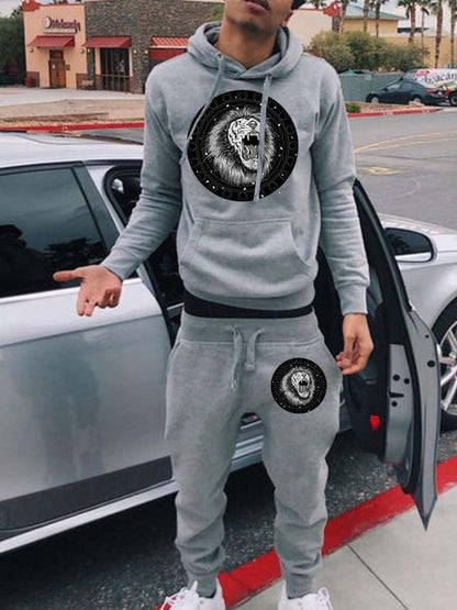 Ladies' hoodie and jogger pants set with an innovative lion pattern Chic und Stil