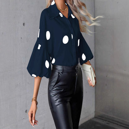 Chemisier pour femmes avec un motif de points sur toute la surface et des manches volumineuses Chic und Stil