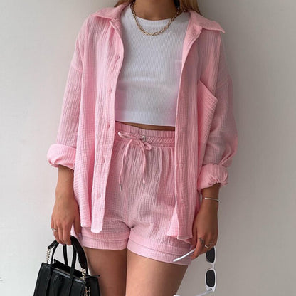 Dames Haut décontracté et ensemble de shorts en matériau léger Chic und Stil
