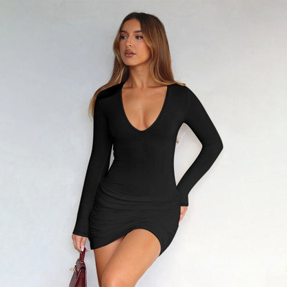 Robe mini ajustée pour femmes avec décolleté en V profond et fronces Chic und Stil