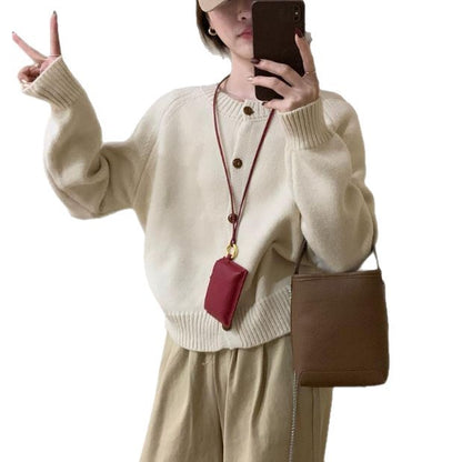 Pull en tricot confortable pour femmes avec détails de boutons et épaules tombantes Chic und Stil