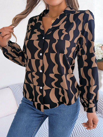 Chemisier chic pour femmes avec un design graphique moderne et des détails de boutons Chic und Stil