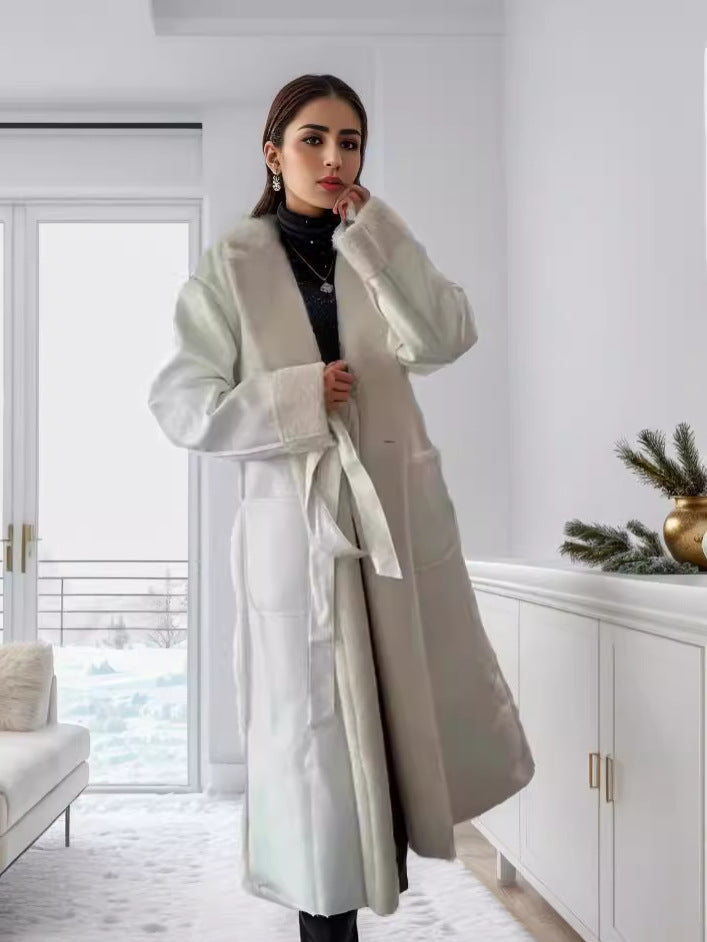 Luxurious bathrobe for women in soft fleece Chic und Stil