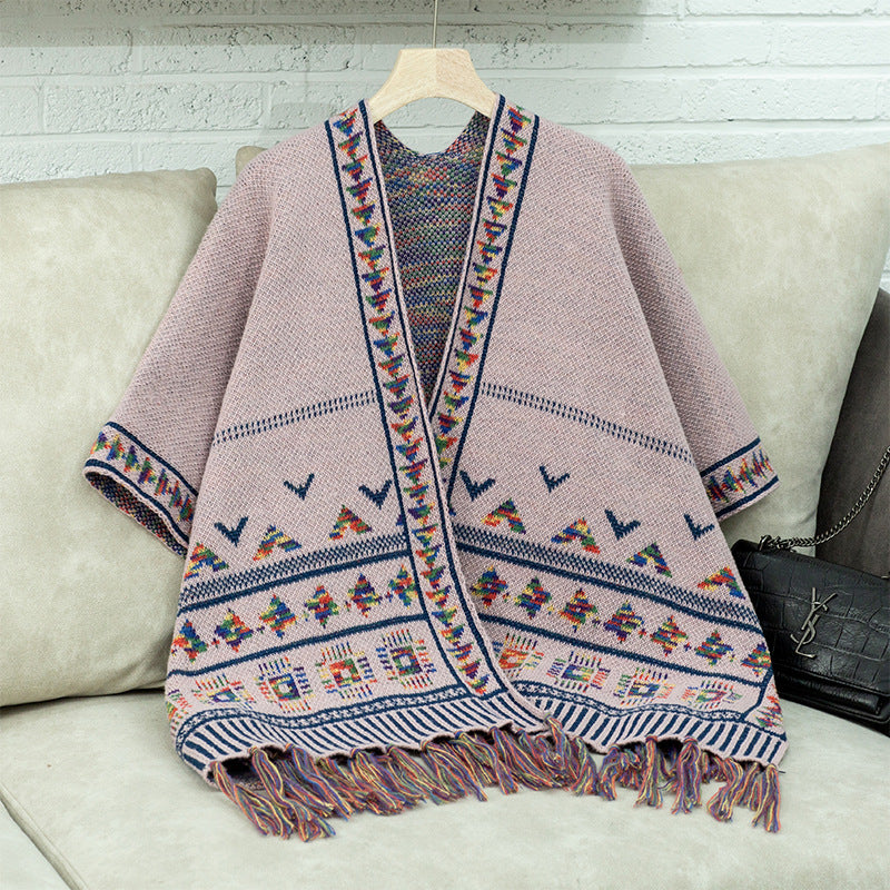 Women elegant poncho with colorful ethnic pattern Chic und Stil