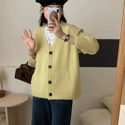 Dames Pull-over en tricot confortable avec un élégant décolleté en V et des détails de bouton Chic und Stil