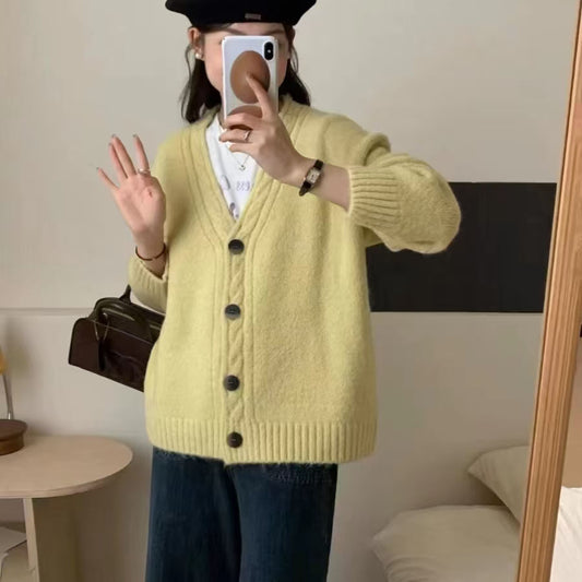 Dames Pull-over en tricot confortable avec un élégant décolleté en V et des détails de bouton Chic und Stil