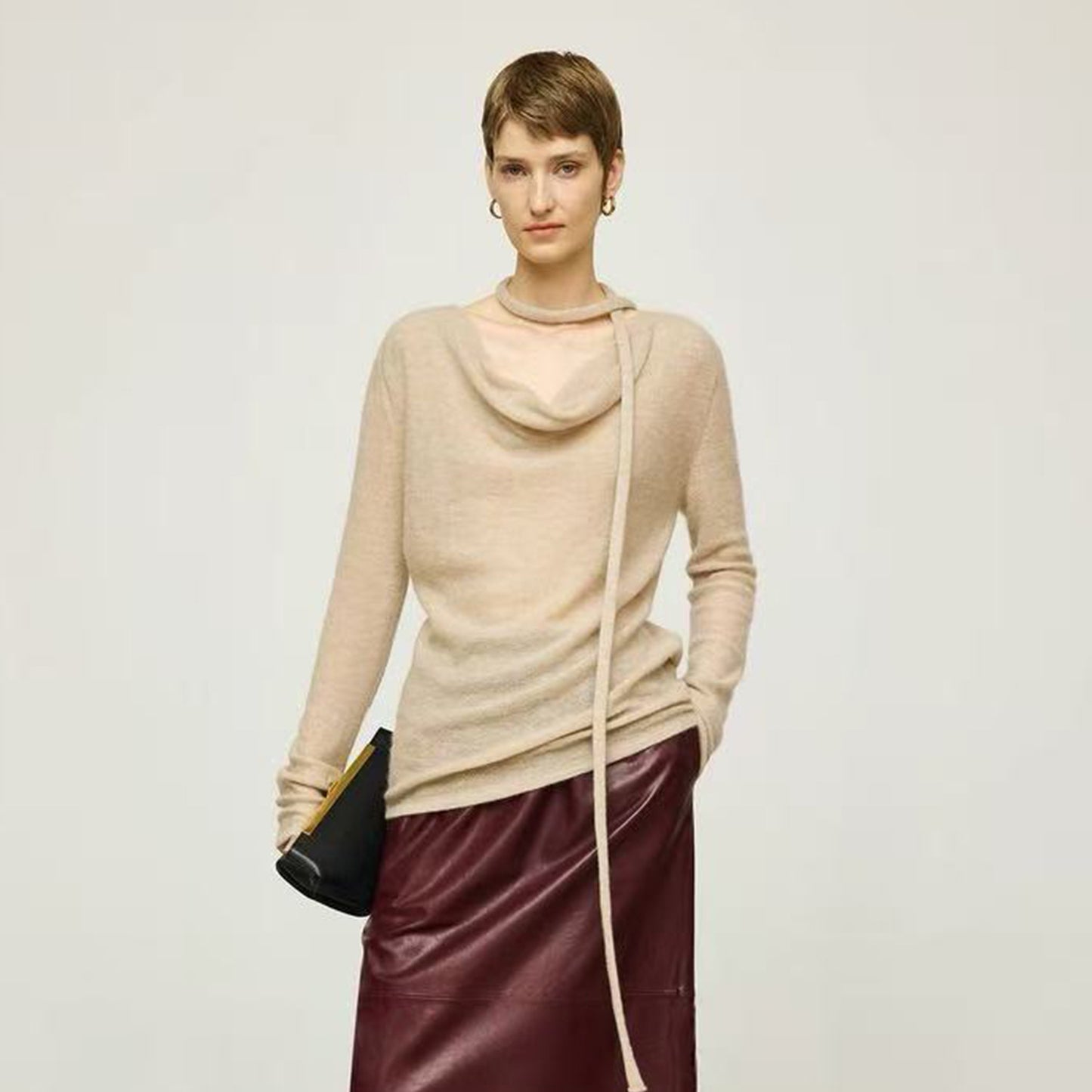 Dames Haut en tricot élégant avec décolleté ouvert et lien Chic und Stil