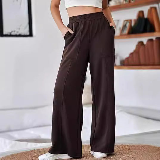 Loose sports pants for women with elastic waistband and practical side pockets Chic and Style
