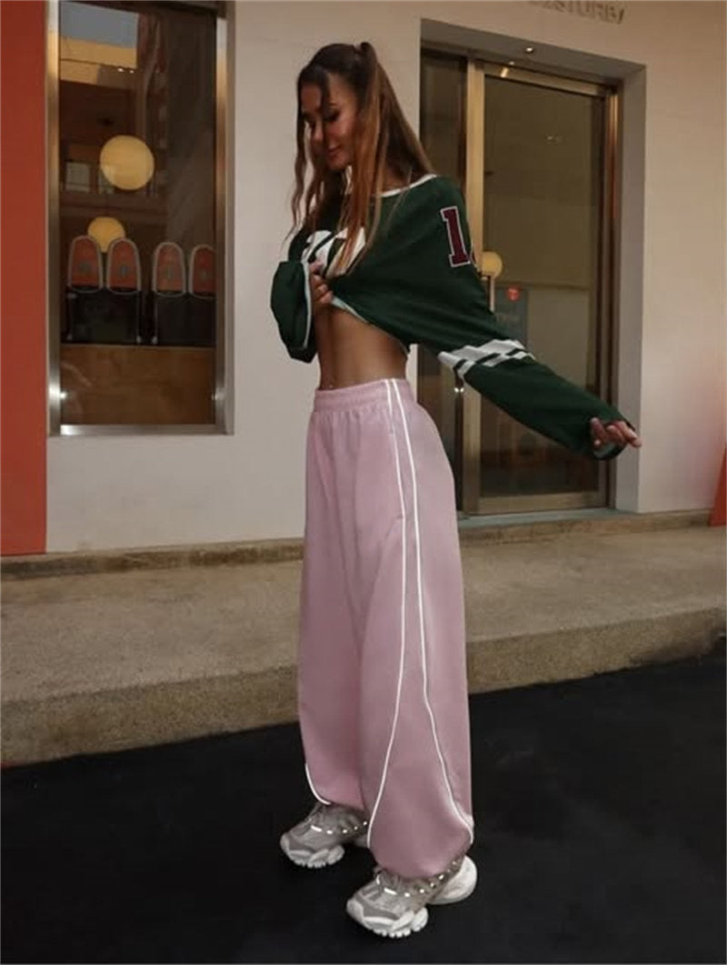 Casual sports pants for women with side stripes and practical pockets Chic and Style