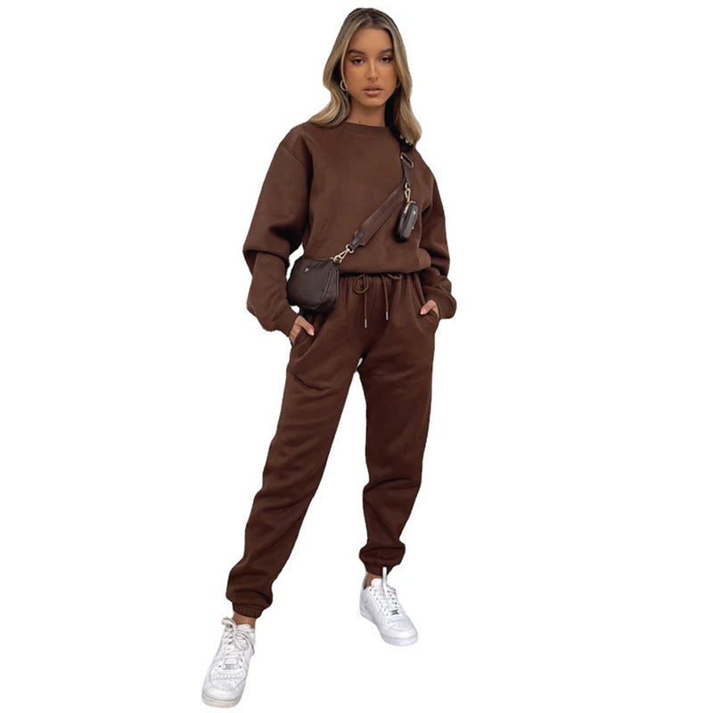 Women's comfortable tracksuit set with an oversized sweatshirt and comfortable jogger pants Chic and Style