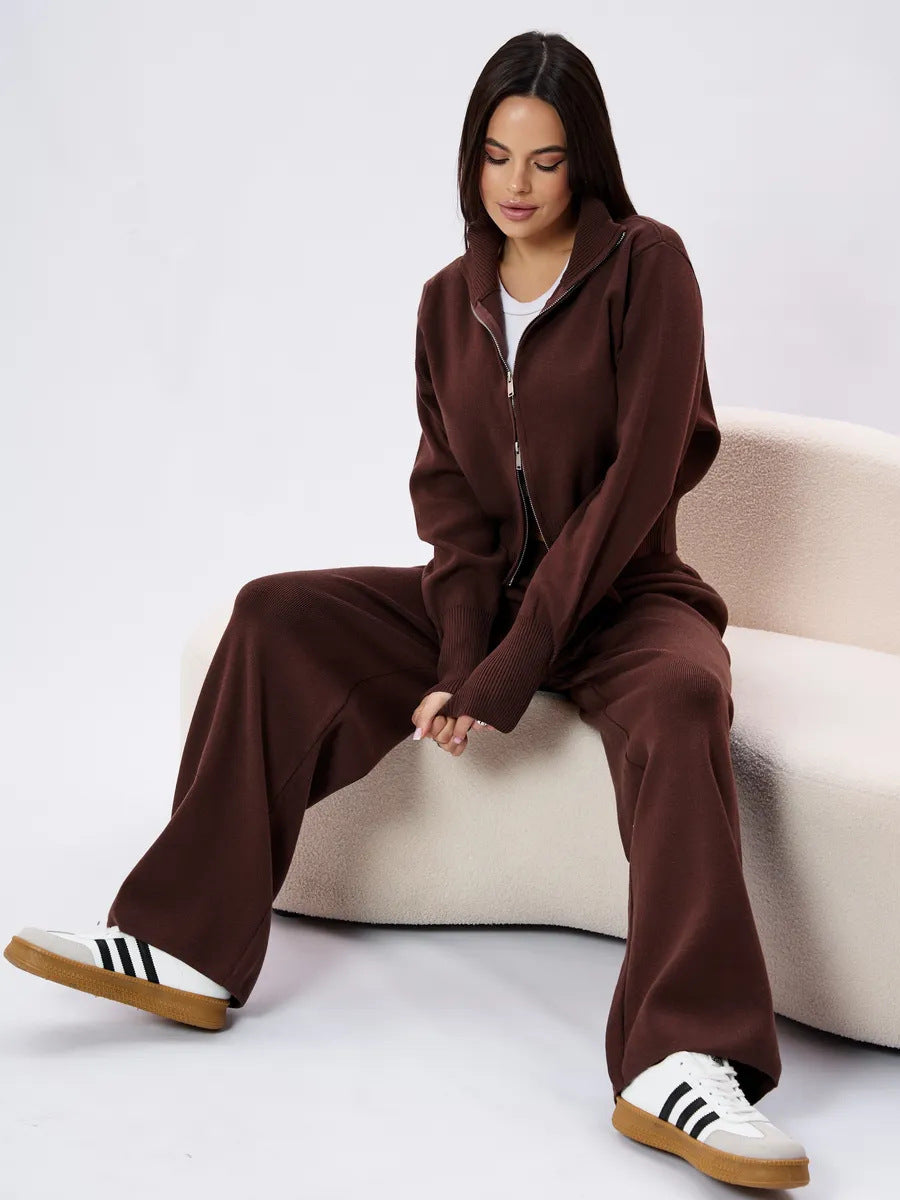 Women comfortable two-piece set with cropped sweatshirt and wide pants Chic and Style
