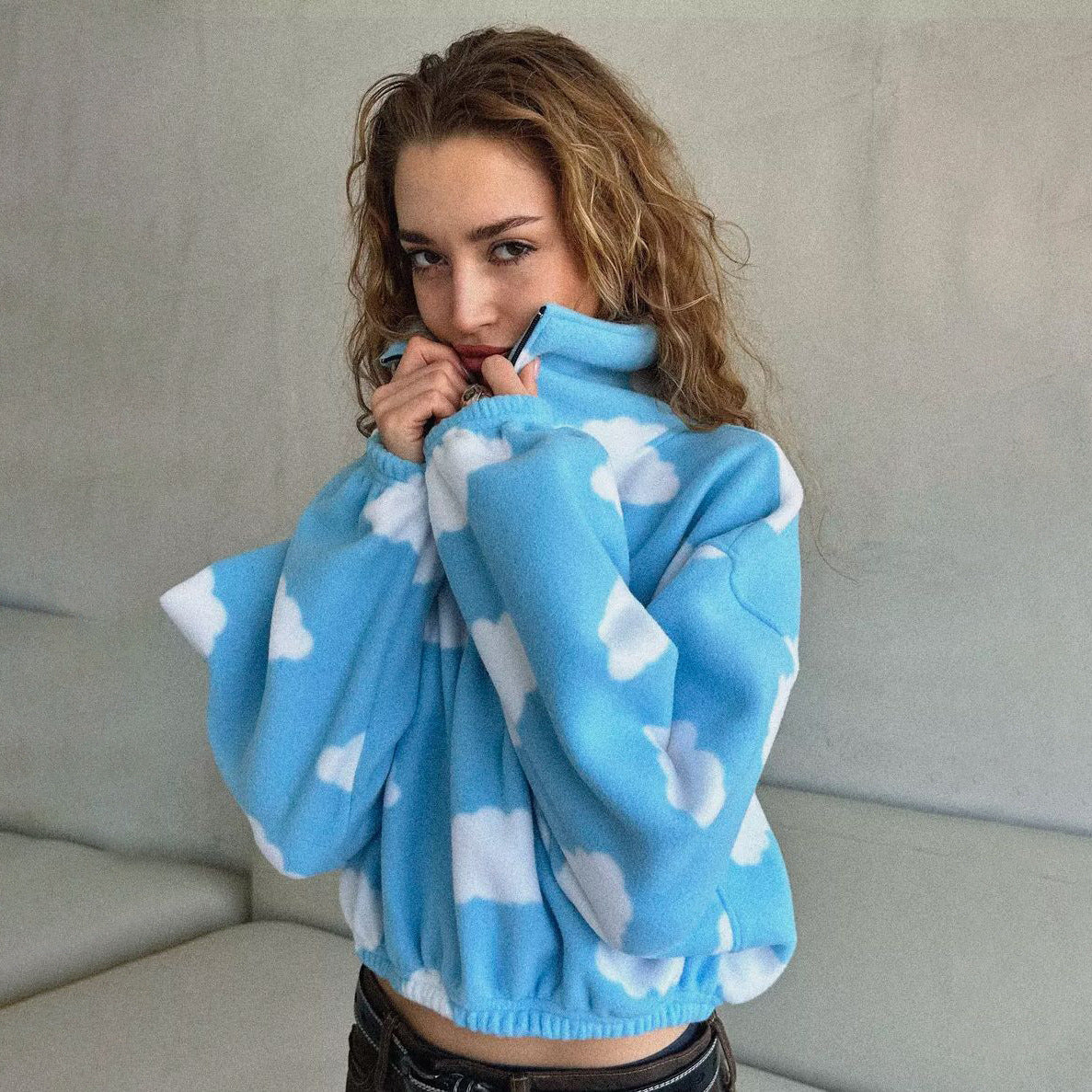 Pull court pour femmes avec motif nuages Chic und Stil