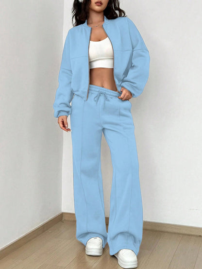 Casual set for women in soft fleece with jacket and pants Chic und Stil