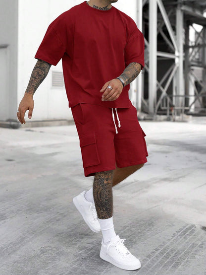 Ensemble de loisirs pour hommes avec t-shirt oversized et shorts cargos Chic und Stil
