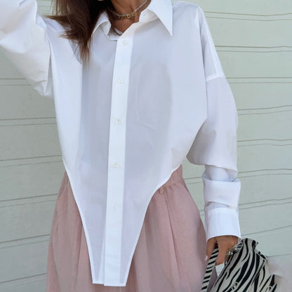 Chemisier oversize pour femmes avec coupe asymétrique et détails modernes Chic und Stil