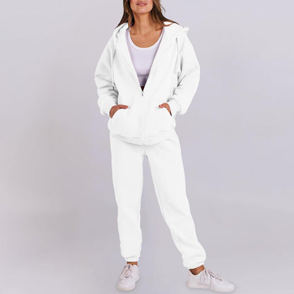 Casual women's sports set with hood and zipper Chic und Stil