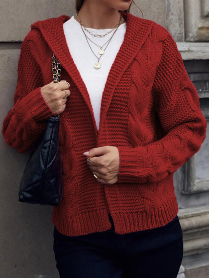 Veste en grosse maille pour femmes avec capuche et motif en relief Chic und Stil