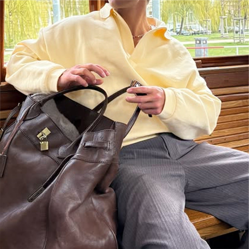 Pull décontracté pour hommes à col en V en matériau doux Chic und Stil