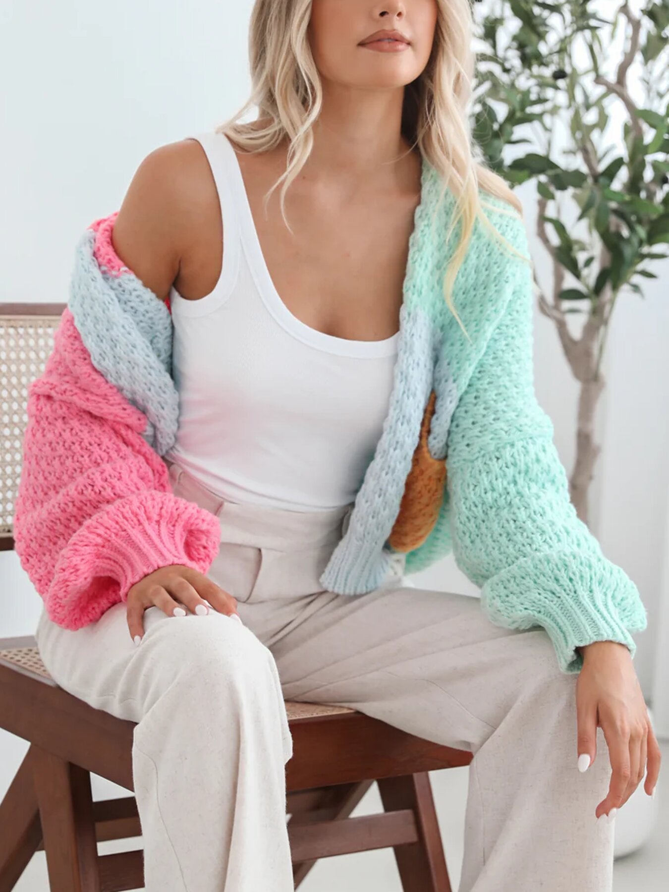 Pull en maille confortable pour dames avec des manches oversize et une combinaison de couleurs Chic und Stil