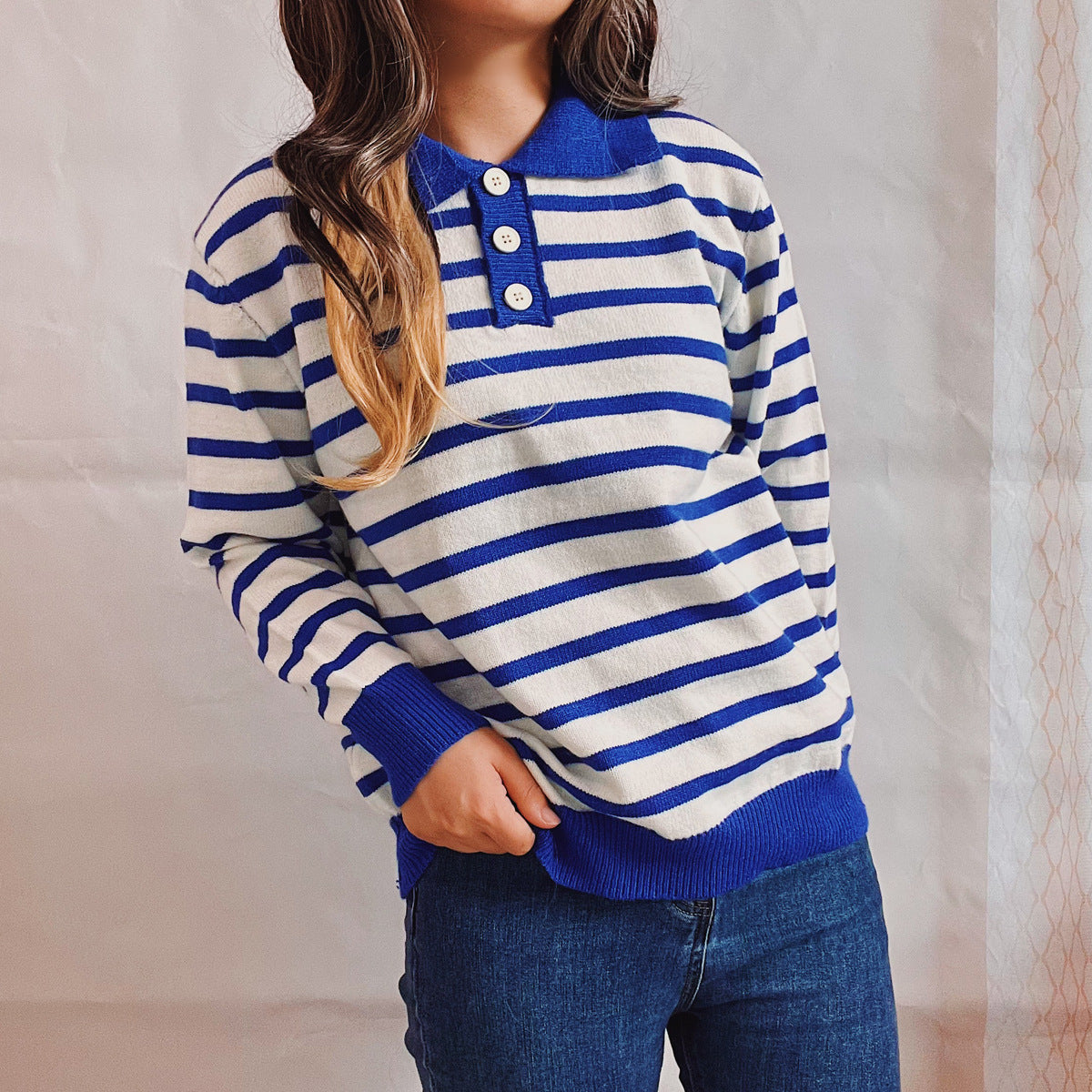 Pull femme décontracté à rayures avec boutonnière et coupe ample Chic und Stil
